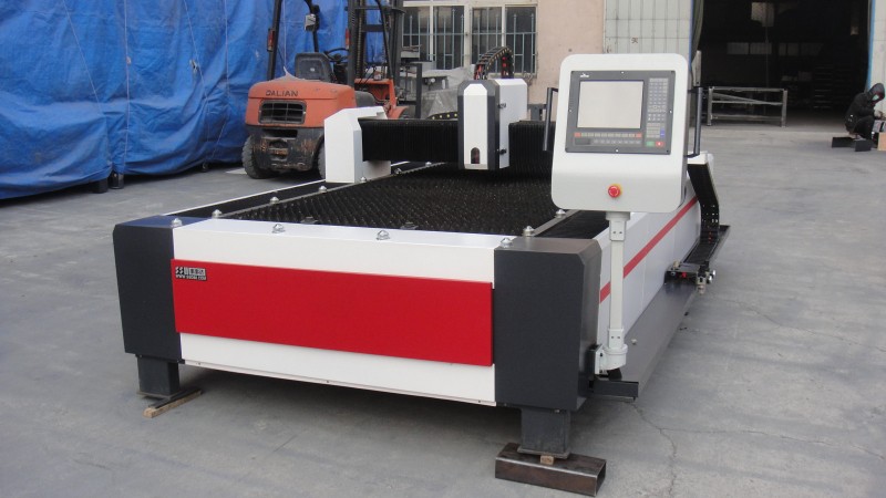 美國海寶精細(xì)等離子切割機.jpg 美國海寶精細(xì)等離子切割機.jpg