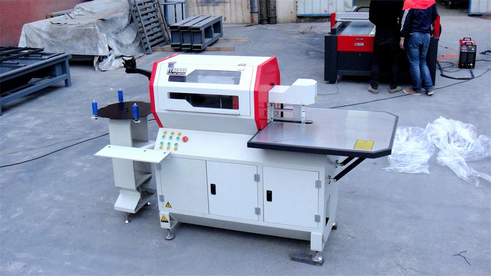 全自動發(fā)光字圍字機(jī).jpg 全自動發(fā)光字圍字機(jī).jpg